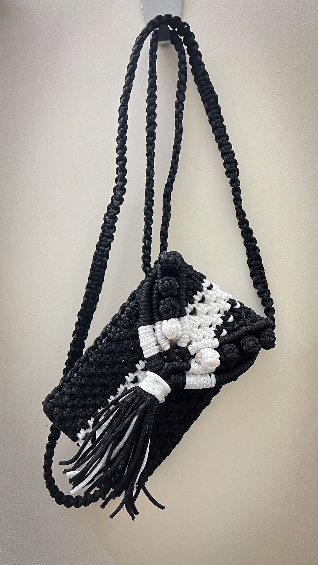 Mobile Phone Holder B/W Pattern - Macramé Collection